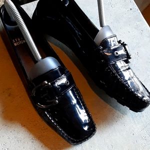 STUART WEITZMAN, SIZE 6.5, Blk Patent Leather Driving Loafer w Silver Buckle